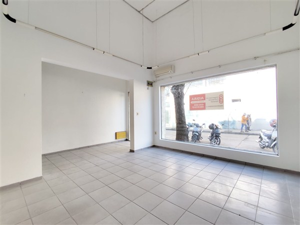 Local Comercial – Sarandí Nº 617 entre Bengoa y 18 de Julio.