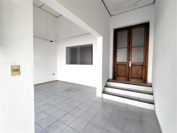Local Comercial – Sarandí Nº 617 entre Bengoa y 18 de Julio.