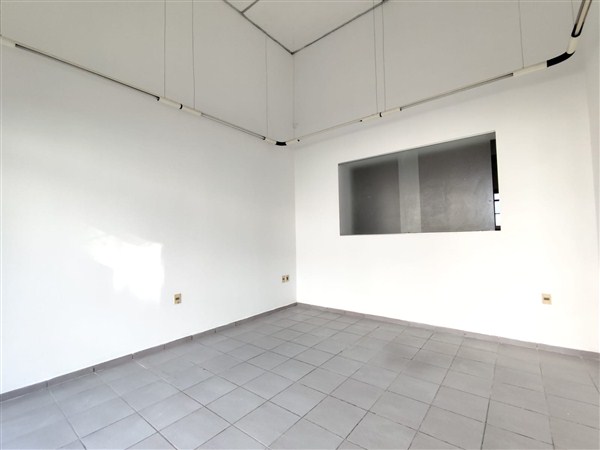 Local Comercial – Sarandí Nº 617 entre Bengoa y 18 de Julio.