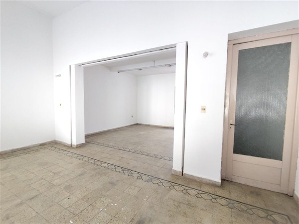 Local Comercial – Sarandí Nº 617 entre Bengoa y 18 de Julio.