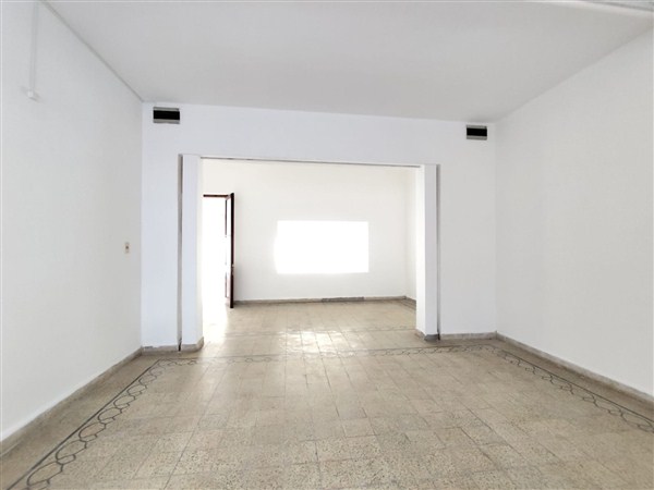 Local Comercial – Sarandí Nº 617 entre Bengoa y 18 de Julio.