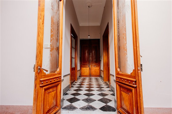 Treinta y Tres Nº 697 esquina Zorrilla de San Martín.