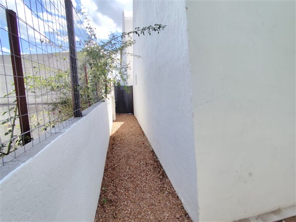Casa – Rincón Nº 874 unidad 6 entre Pbro. Bentancur y M. D. Rodríguez.