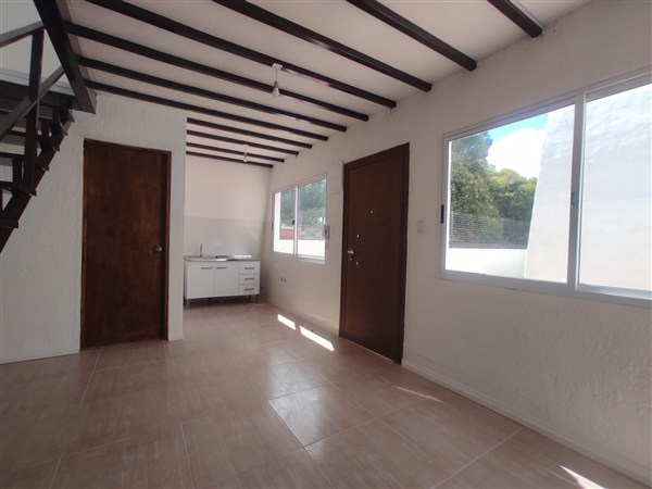 Casa – Rincón Nº 874 unidad 5 entre Pbro. Bentancur y M. D. Rodríguez.