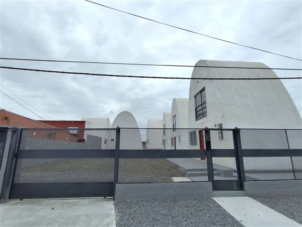 Casa – Montagne N° 218 unidades 9 y 10 entre Canaro y Brasil