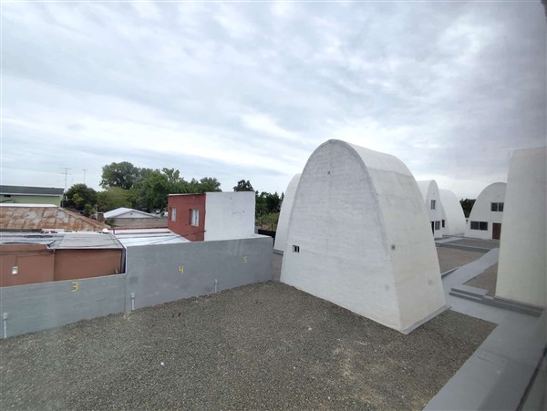 Casa – Montagne N° 218 unidades 5, 6, 7, 11 y 12 entre Canaro y Brasil