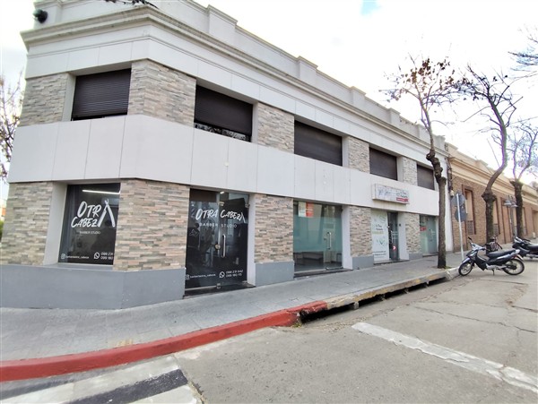 Local Comercial – Artigas N° 405 entre Ciganda y Larrañaga