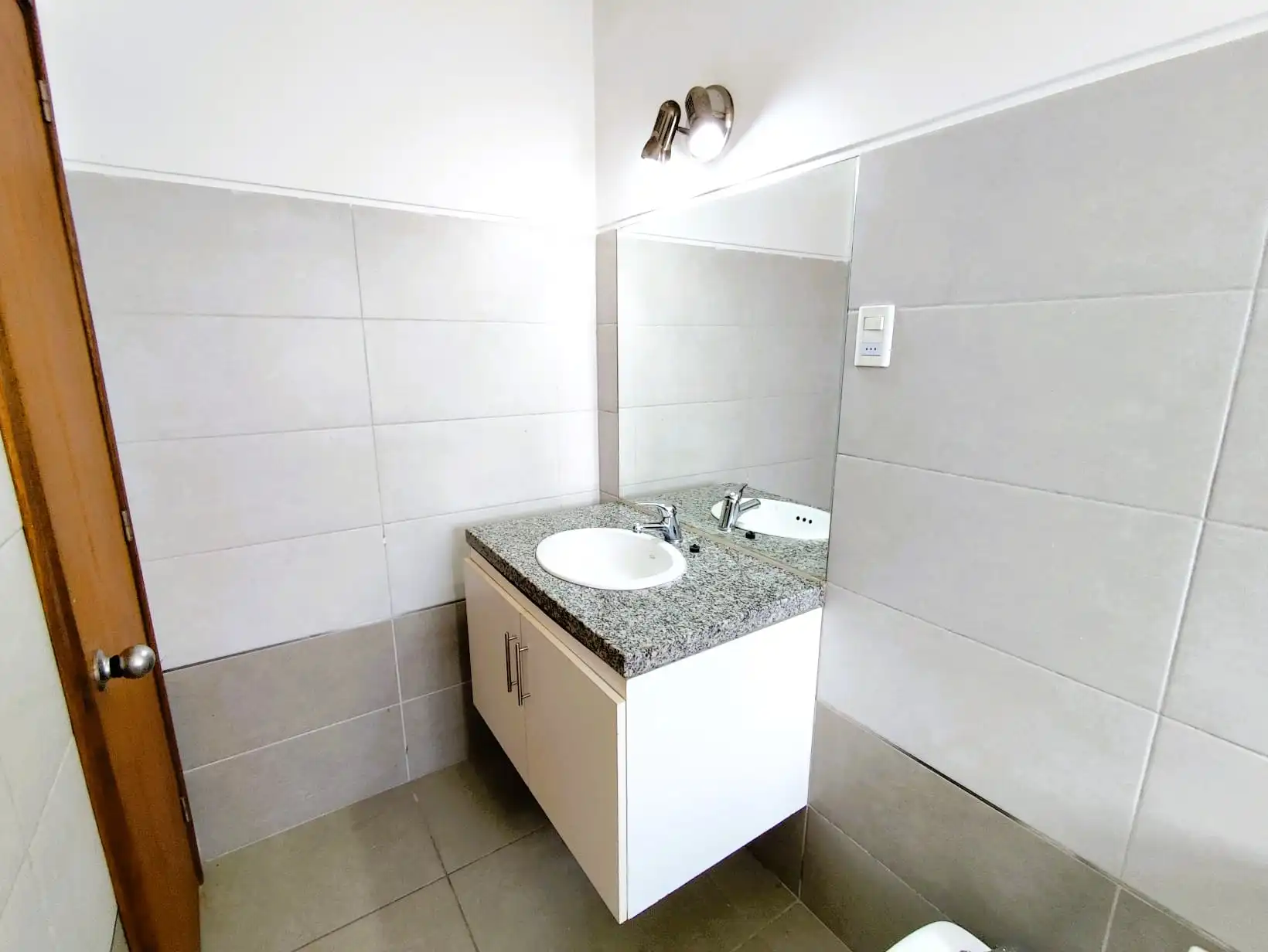 Apartamento – Larrañaga N° 445 apto. 101 esquina Artigas