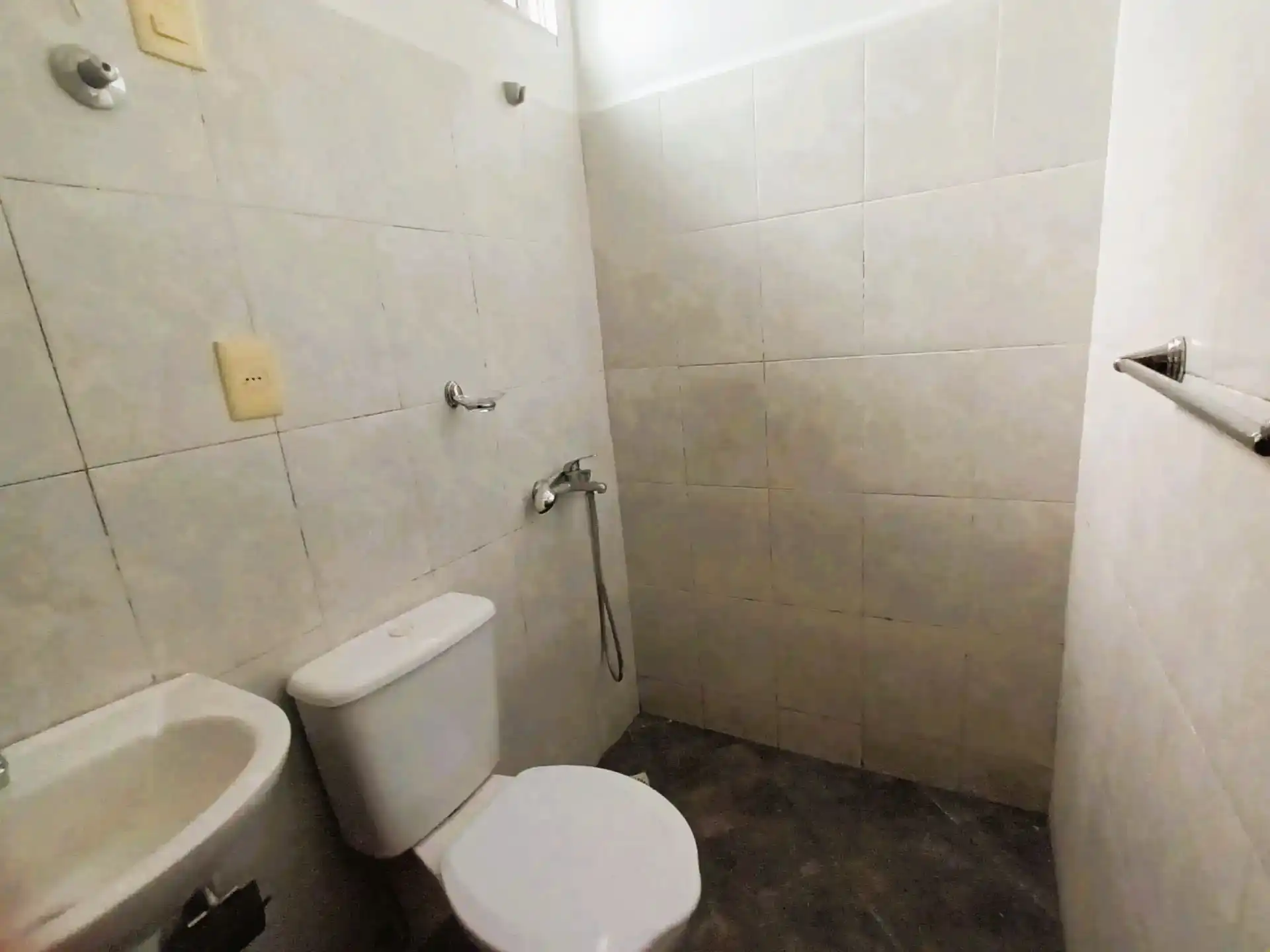 Apartamento – Brasil N° 565 Apto 3 entre 25 de Mayo y Sarandí