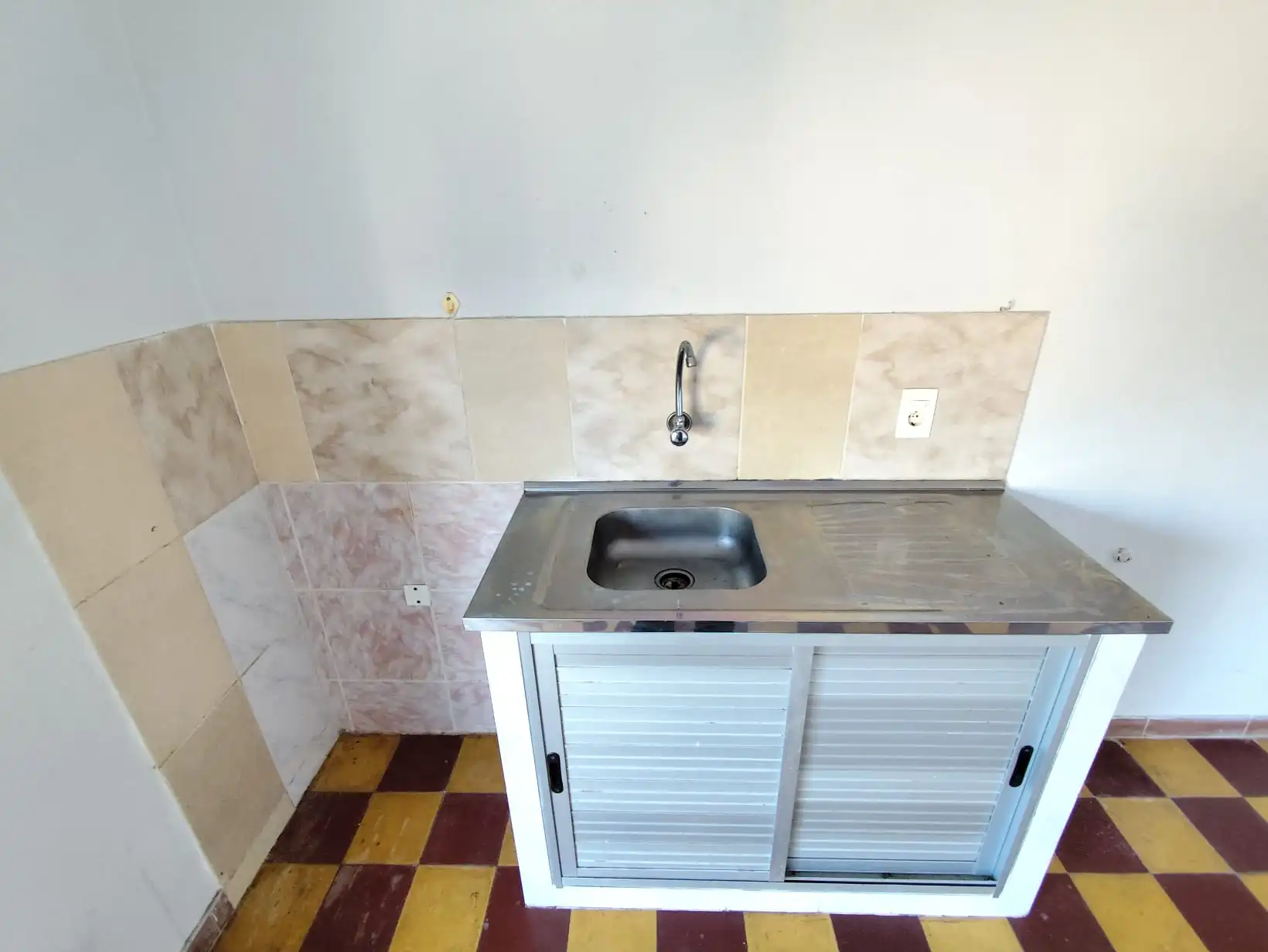 Apartamento – Sarandi Nº 335 entre Vidal y Herrera